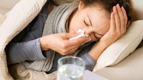 Românii sunt campioni la luat pastile după ureche! Medicii trag un semnal de alarmă
